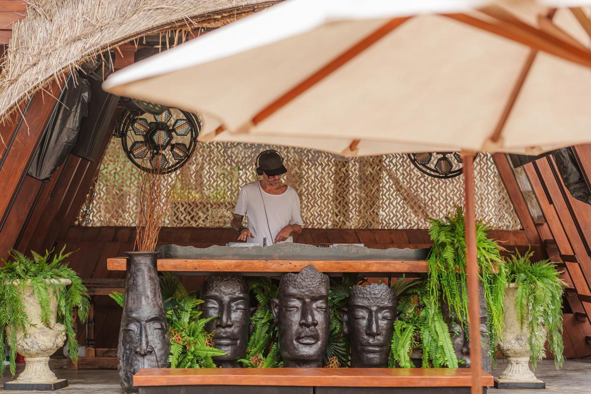 Cafe Del Mar Phuket - Suite & Penthouse Kamala Beach Exteriör bild